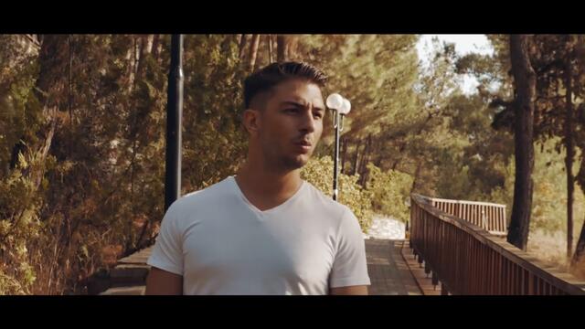 Xristos Athanasiadis - Ekei s erwteutika - Official Music Video