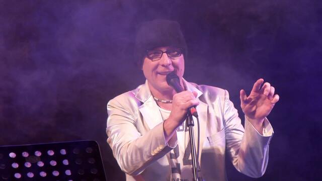 Валерий Палаускас  -  ПЕРВАЯ ЛЮБОВЬ