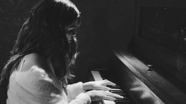 Selena Gomez - Lose You To Love Me (Alternative Video)