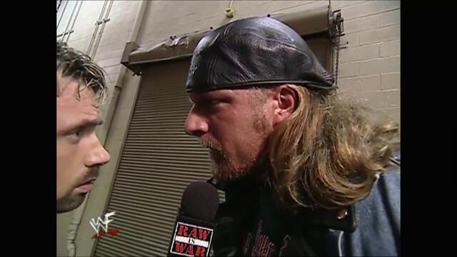 Triple H backstage (Raw 02.04.2001)