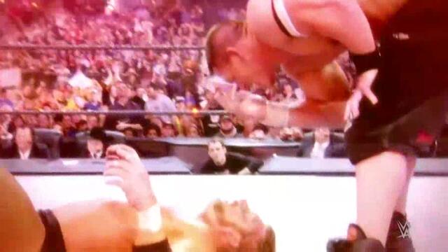 WWE: "Сатаната" Брей Уаят срещу Джон Сина (Мач в Къщата на светулковците)