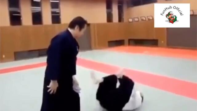 ripsave - The “Corona” Self Defence Technique 👌🏻