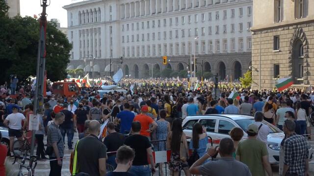 Любителско видео от протестите в София (10 July, 2020) street violence in Sofia