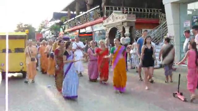 Танцувай с Харе Кришна в Слънчев бряг (ВИДЕО)