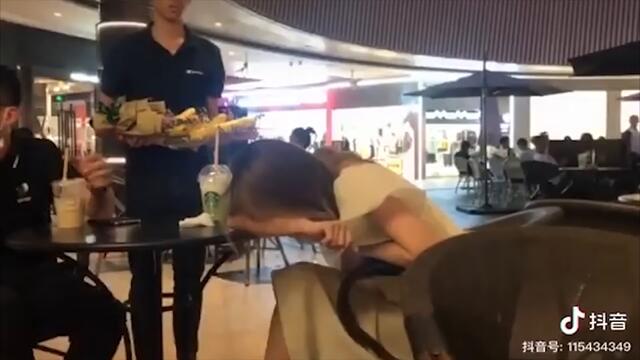 CHINESE SIMP CONFESSES WITH BANANA