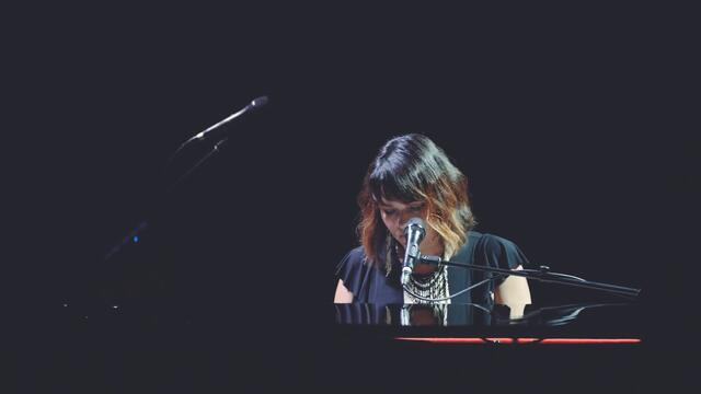 Norah Jones – Black Hole Sun (Detroit Fox Theatre 5.23.17)
