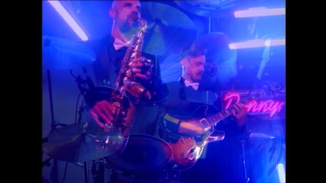 Donny Benét  - Moving Up (Live) Official Music Video