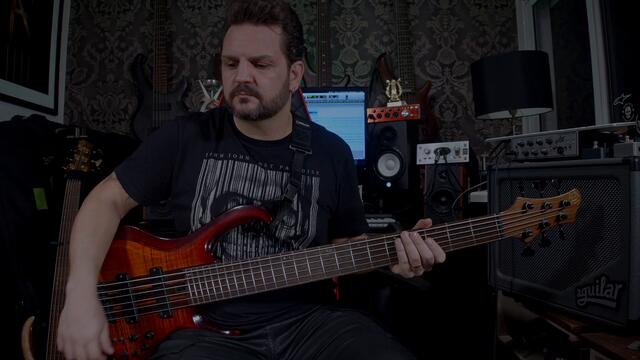 Felipe Andreoli - Kiko Loureiro - Overflow [Bass Playthrough]