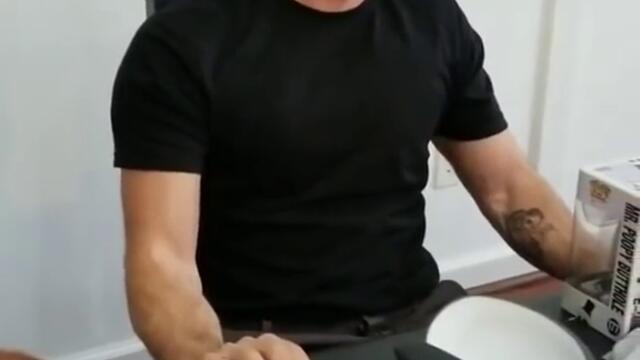 Dad sees children's red hair for the first time with Enchroma glasses - 978993