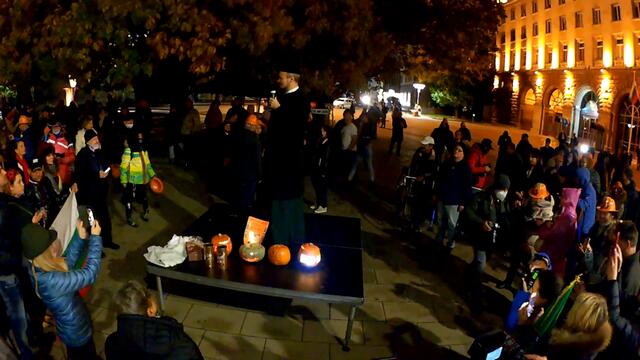 Отец Дионисий на протест #ден115 ... Да сготвим Бойко! ... #оставка на #борисов и #гешев.. гр. София