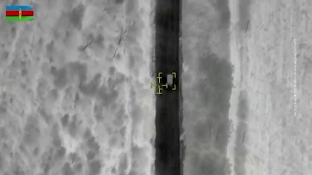 Азербайджан показал кадры уничтожения автомобиля с президентом Карабаха