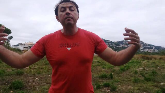 "Как крадеца на коли от Банкя,стана Цар на България..??"