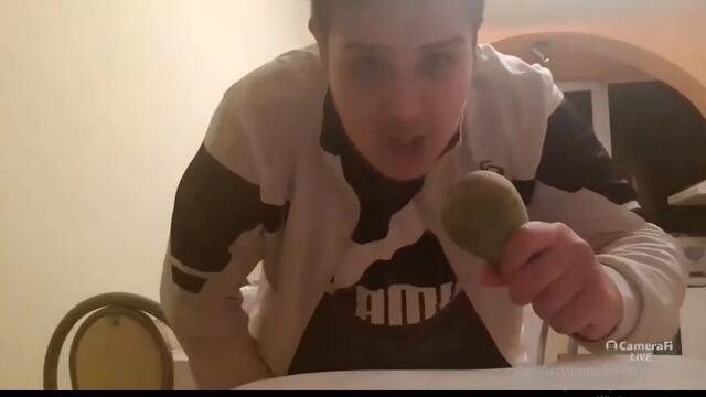 Mr Channel Бели крушата , Кучето прави ако много смях