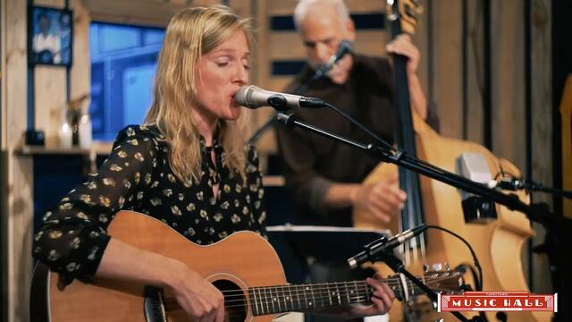 Linda Draper Live at GB's Juke Joint - "Pushing Up The Day"