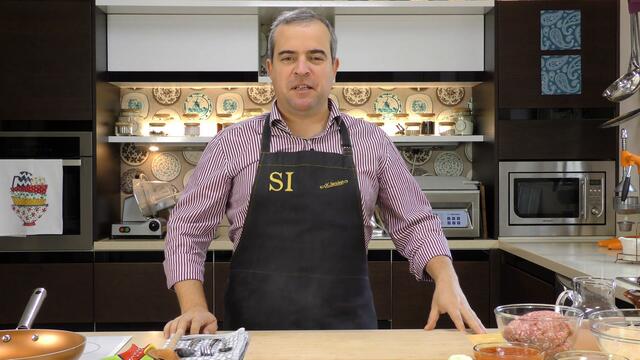 Сарми с кисело зеле и кайма - изпечени в глинен гювеч