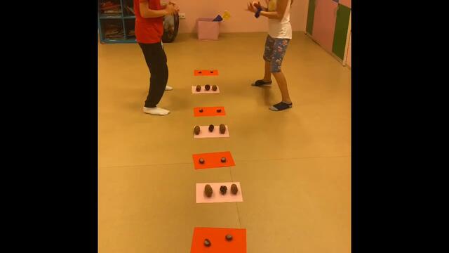 Есен ни зове българска детска песен, музика М. Шоселова, текст М. Дългъчева