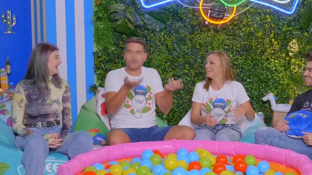 БАСЕЙН ПЪЛЕН С 2000 ЦВЕТНИ ТОПКИ - ОТКРИЙ СКРИТИТЕ ПРЕДМЕТИ с Elexa и Elyasa | Studio Queen's №131