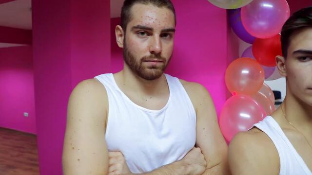 SandeFF & Stella - ЯЖ БАНАНА КЮЧЕК (KRISKO & GALENA - KAVALA KUCHEK) ПАРОДИЯ