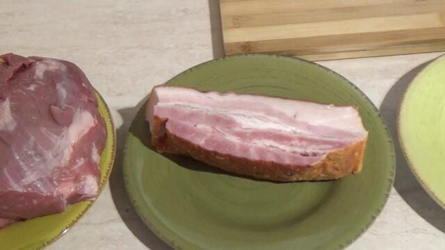 Вълчи сарми с кълцано месо в гювеч