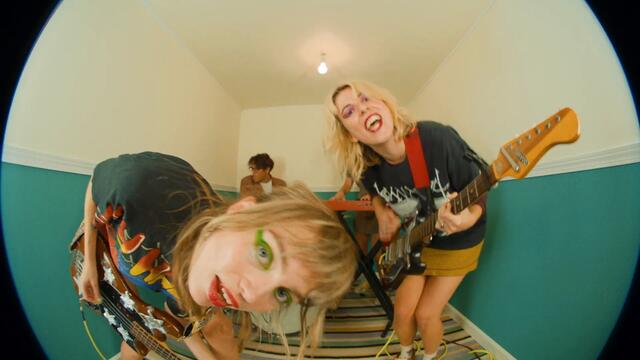 The Paranoyds - Hotel Celebrity (OFFICIAL VIDEO)