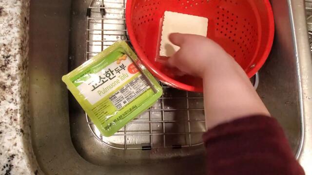 (eng/kor sub) Make healthy crackers out of TOFU! | Korean style recipe | 영양덩어리 두부과자 | 검은깨*참깨 스넥