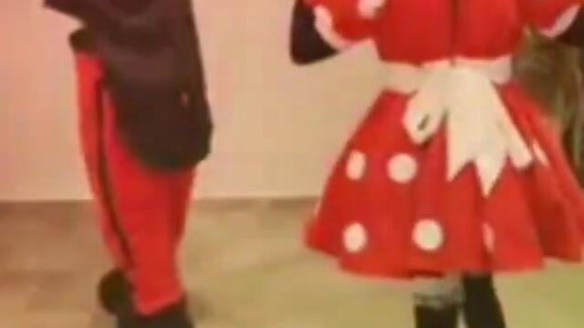 Tiktoks Mickey mouse y Minnie mouse bailando  Ropa cara - camilo