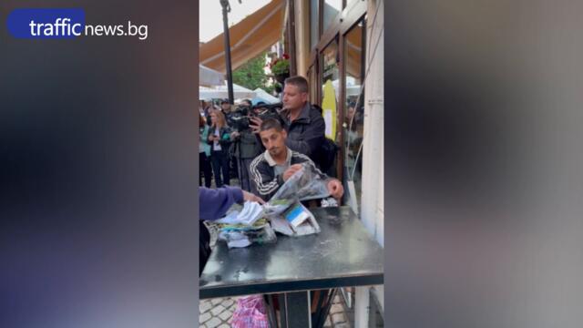 Пловдивчани посрещнаха Митко с аплодисменти