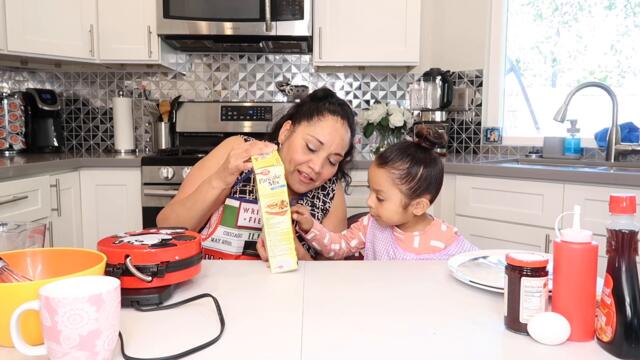 Baking With Sophia: MAKING MICKEY MOUSE PANCAKES!.