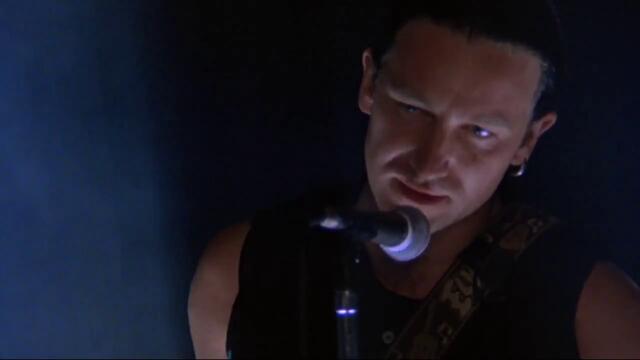 U2 – With or Without You (live at Sun Devil Stadium, Tempe, Arizona, 20 December 1987)
